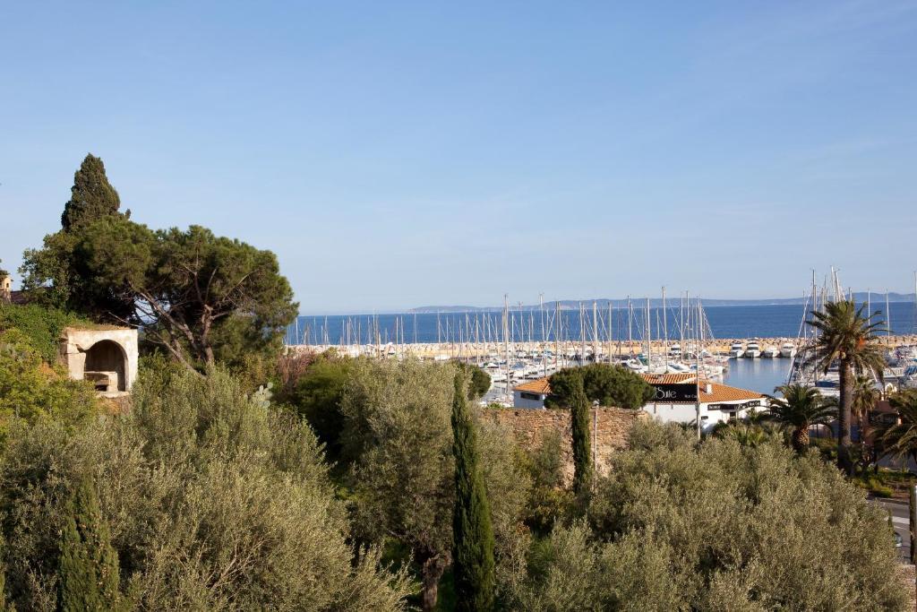 Hotel Baptistin Le Lavandou Kültér fotó