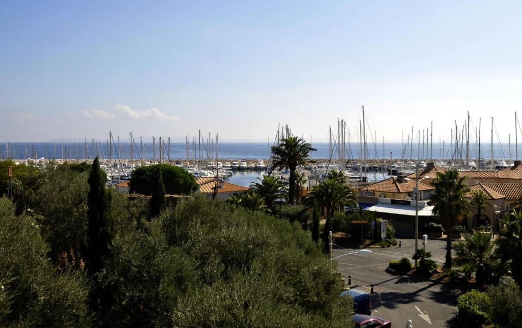 Hotel Baptistin Le Lavandou Kültér fotó